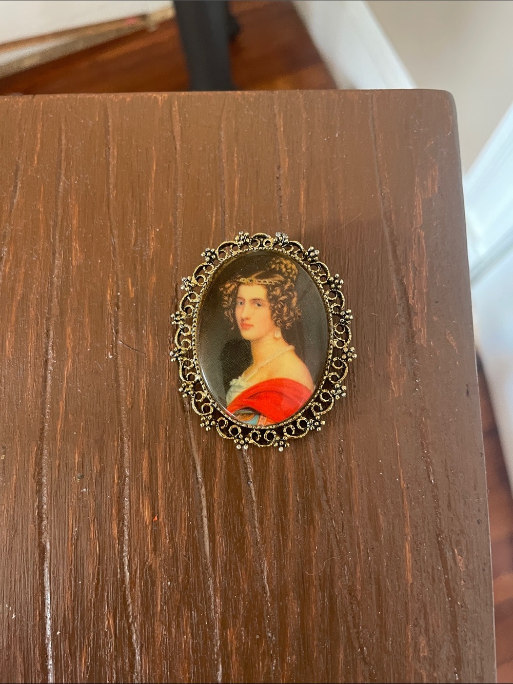 Vintage-Portrait Cameo Brooch Necklace - Red and Gold